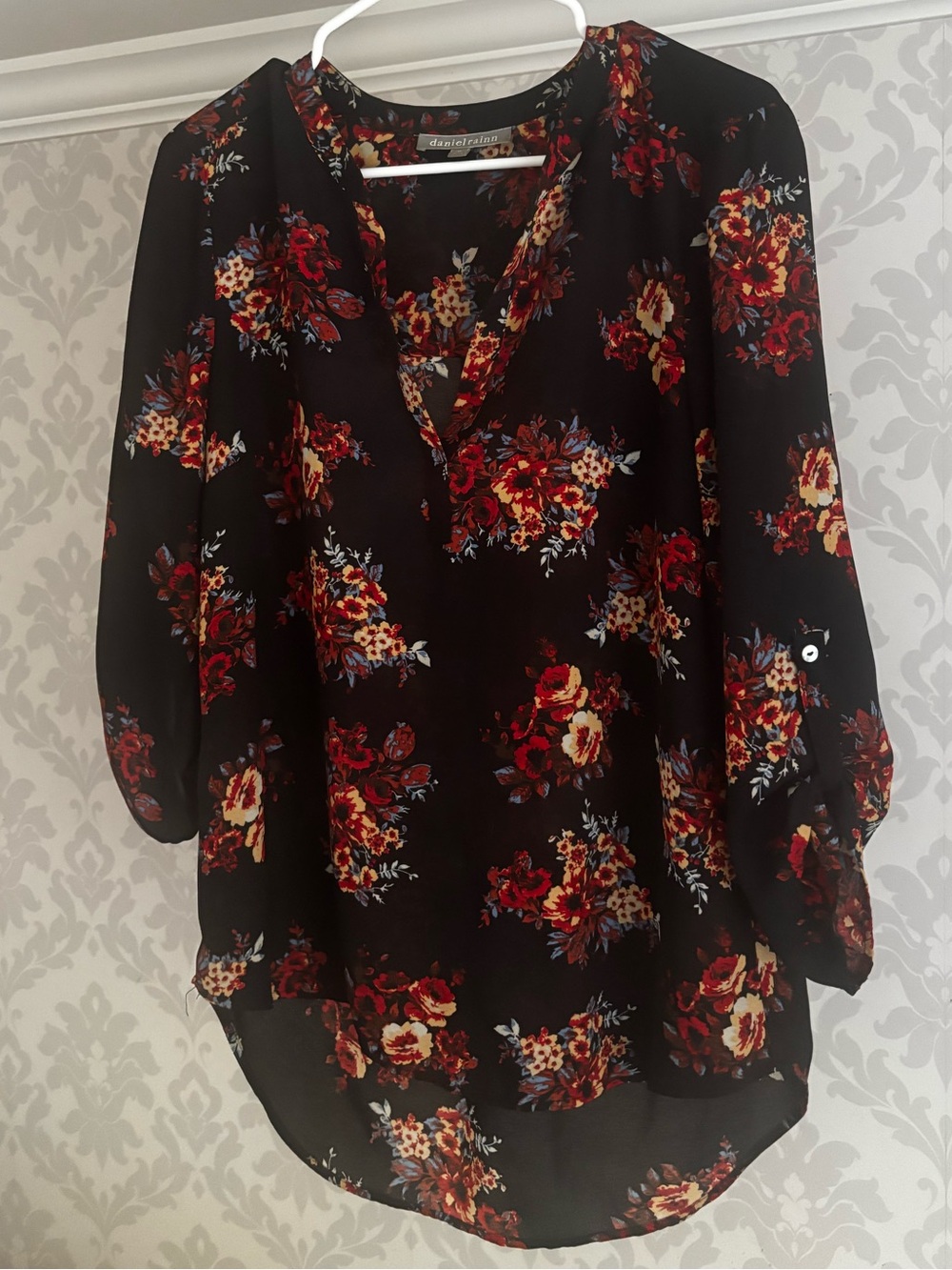 Daniel Rainn Black Floral Blouse 3/4 Sleeve V Neck Hi-Low Hem